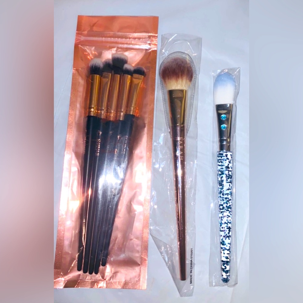 Makeup brushes